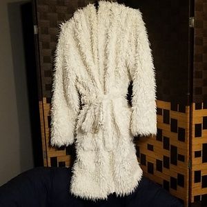 Hooded fluffy robe with pockets